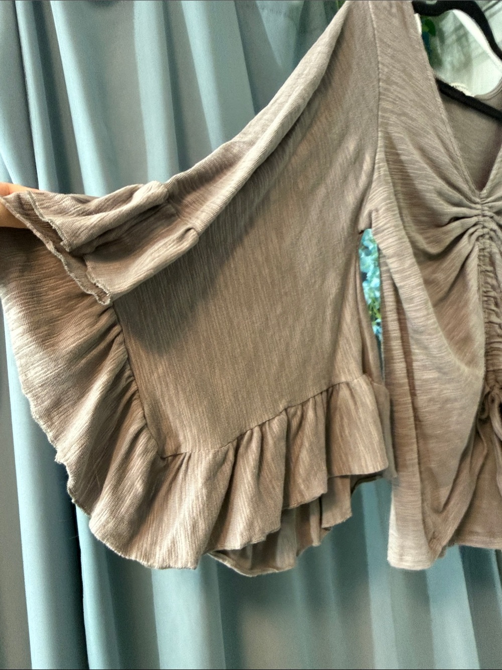 EARTHBOUND Ruched V-Neck Blouse in gray Taupe boho flowy - Picture 3 of 3